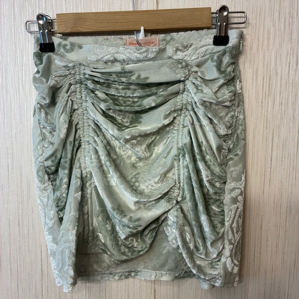 Urban Outfitters Light Green Burnout Velvet Jacquard Ruched‎ Mini Skirt small